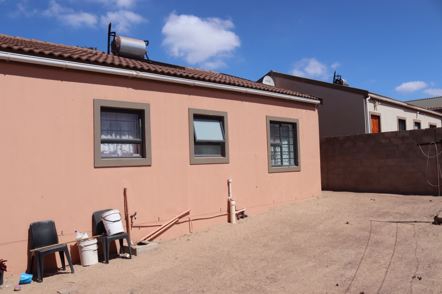 3 Bedroom Property for Sale in Louwville Western Cape